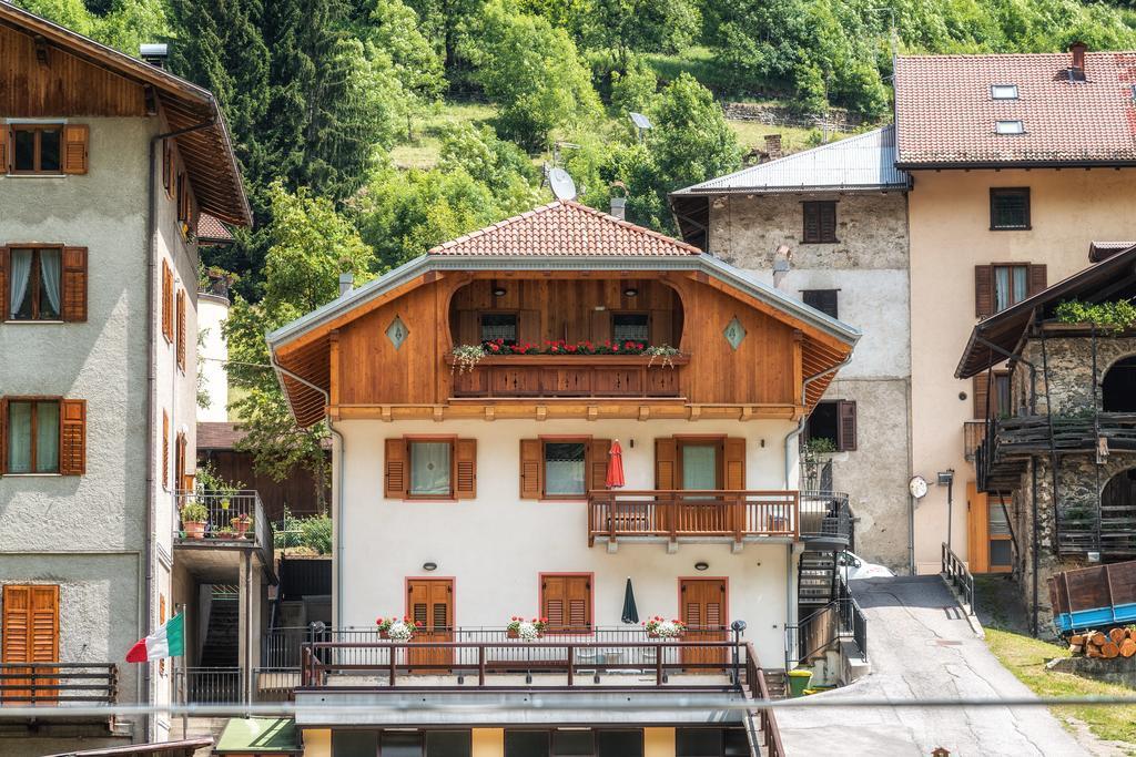 Appartamento Casa Elena Rabbi Esterno foto