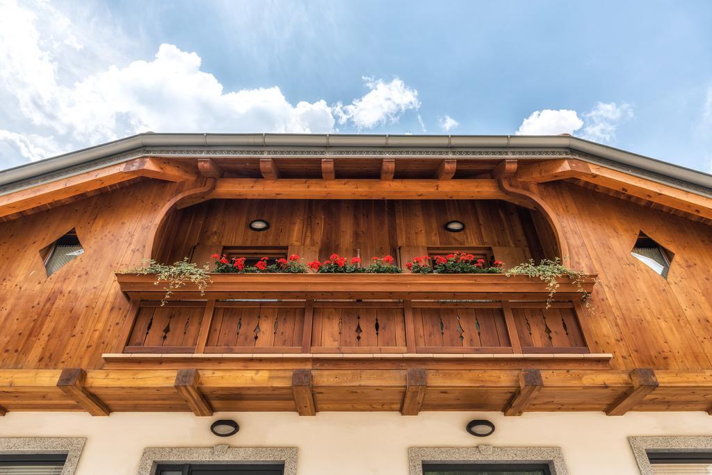 Appartamento Casa Elena Rabbi Esterno foto